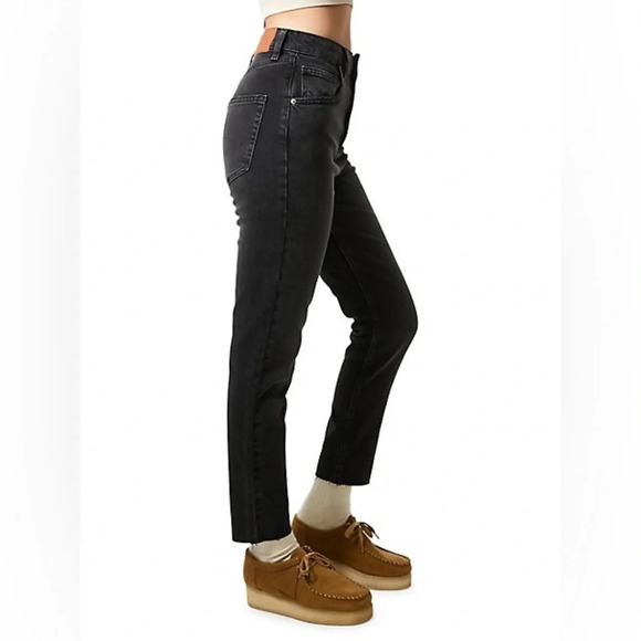 BDG by URBAN OUTFITTERS Edie Super High Waist Raw Hem Slim Jeans in Washed Black - Picture 2 of 14